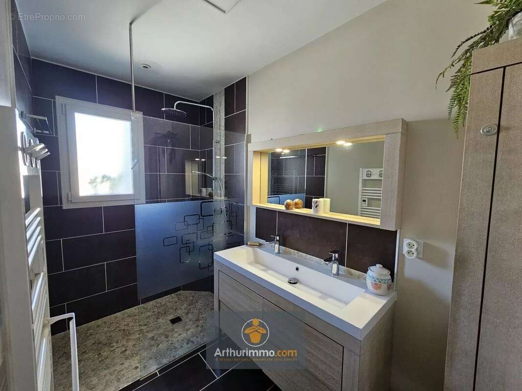 Maison à SAINT-JEAN-DE-LIVERSAY