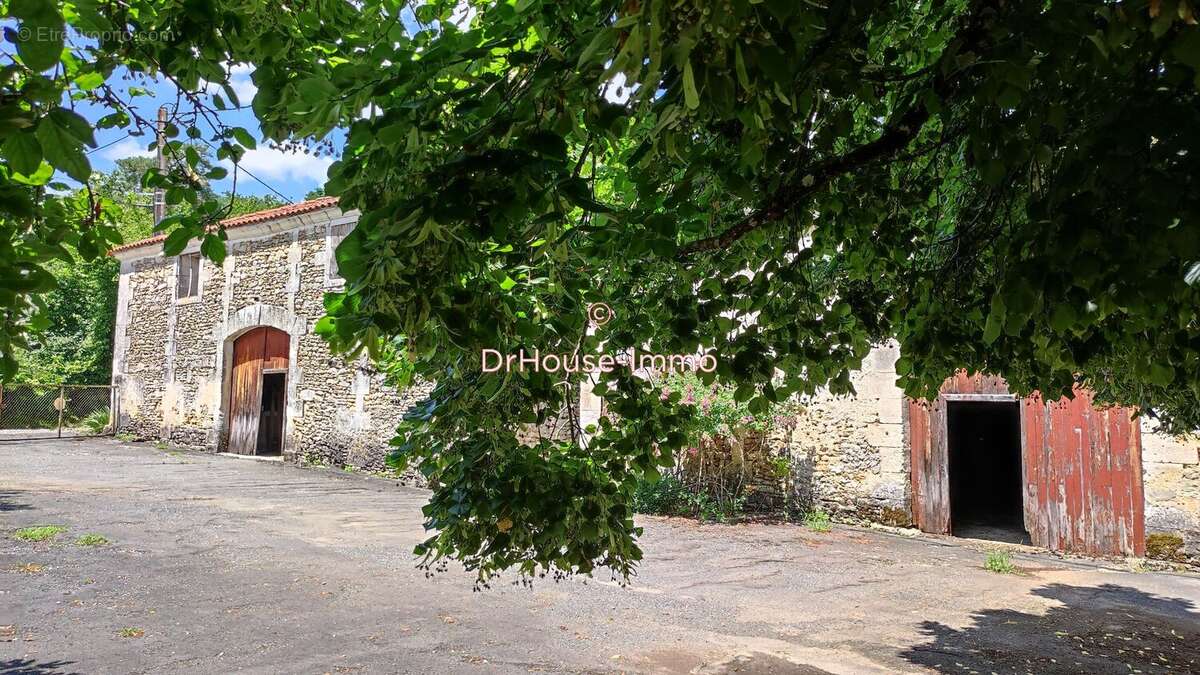 Maison à LA TOUR-BLANCHE