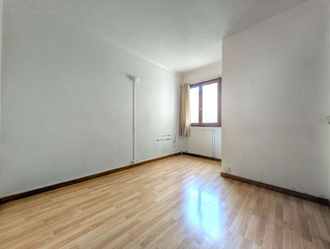 Appartement à LA GARENNE-COLOMBES