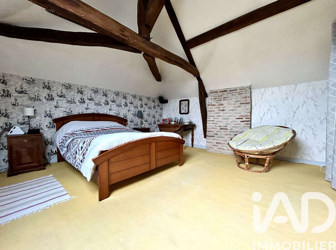Maison 140 m² à Neuille-Le-Lierre  - photo 8