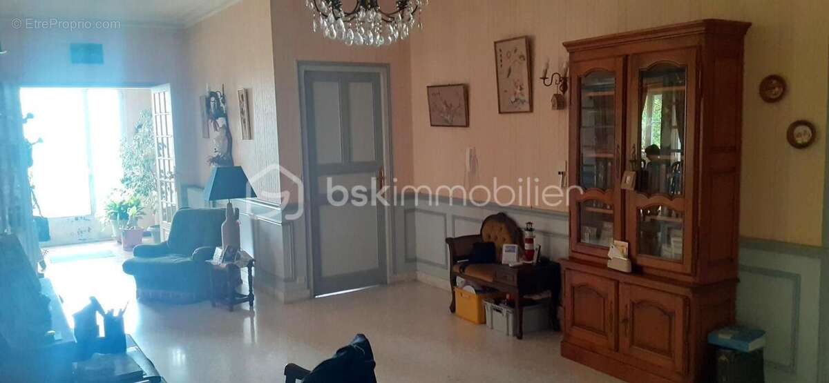 Maison familiale 300 m2 sur parcelle de 1850 m2 - photo 4