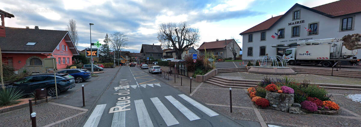 Parking à MESSERY