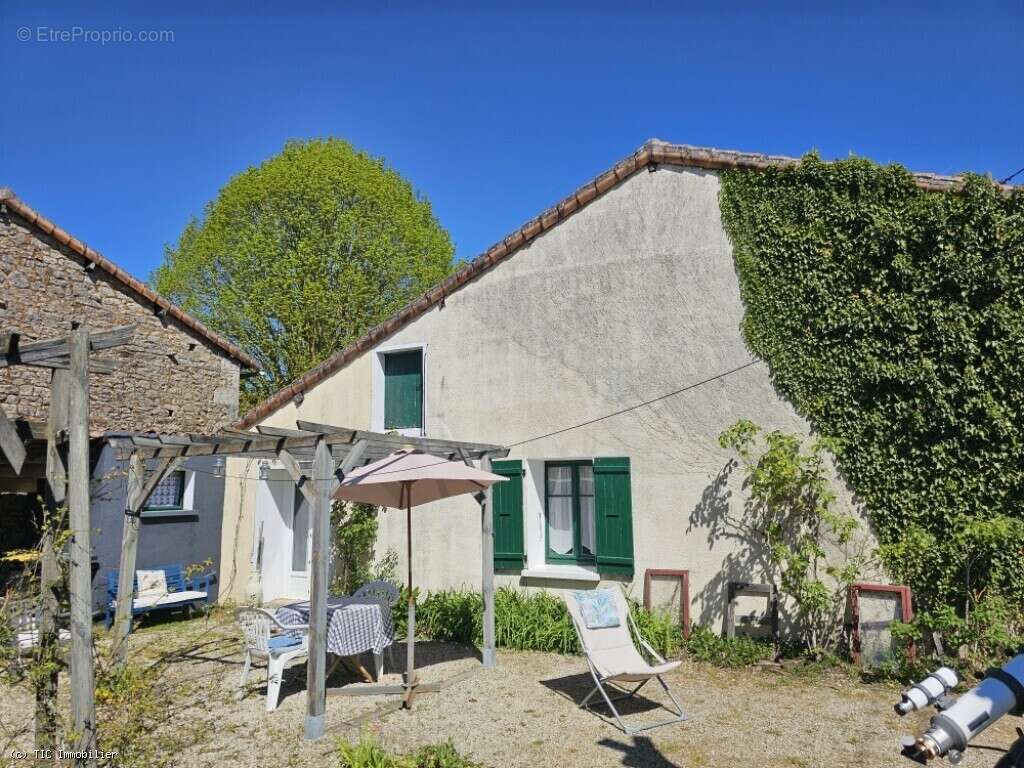Maison à NANTEUIL-EN-VALLEE