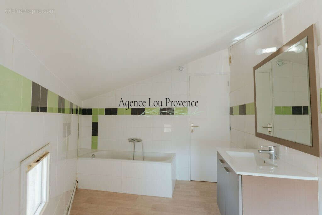 Appartement à EYGUIERES