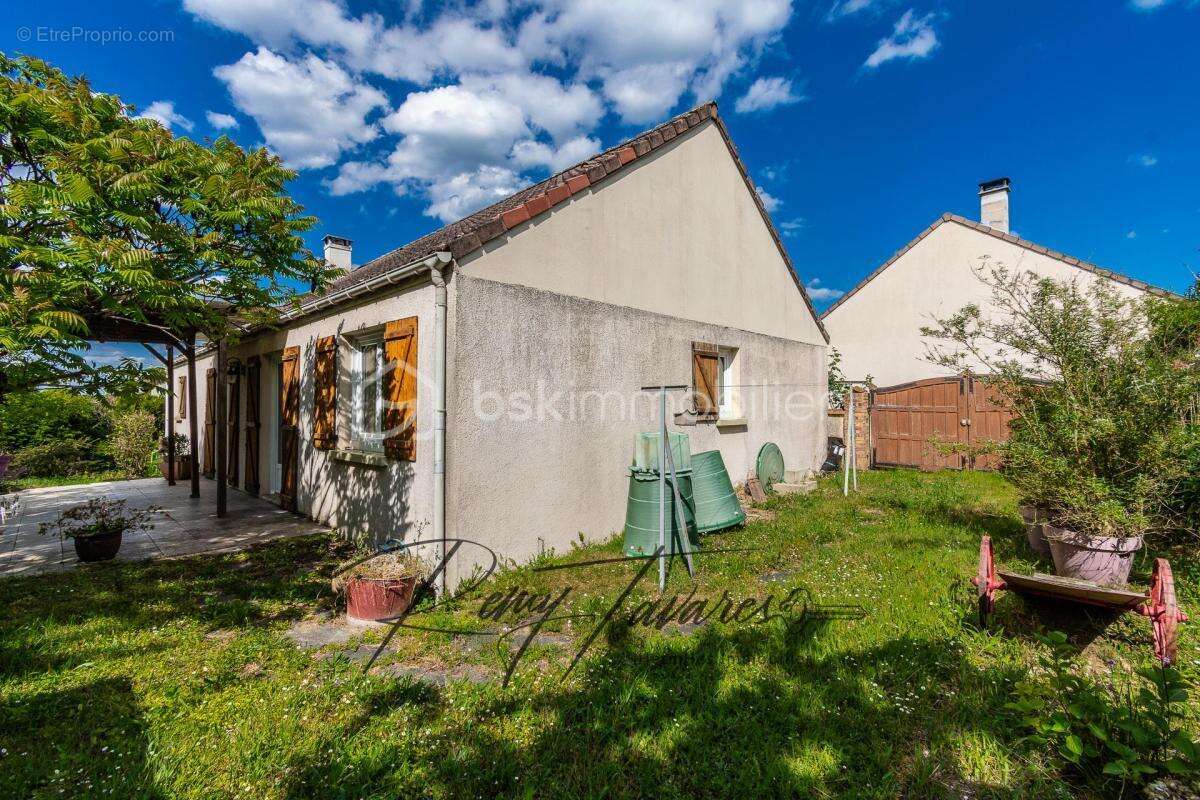 Maison à GREZ-SUR-LOING