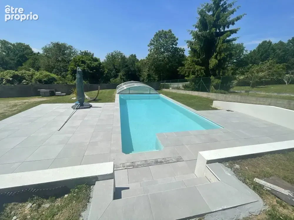 Grande maison d'habitation dans le bourg du Cellier - photo 8