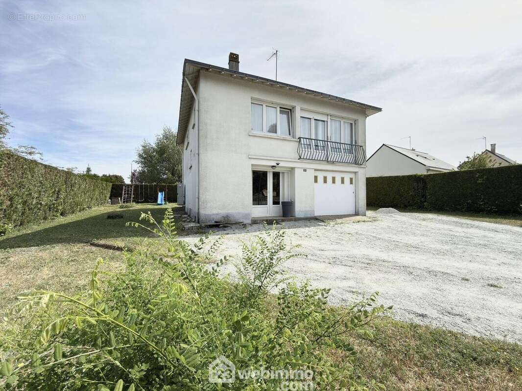 Maison 102 m² à Maze  - photo 2