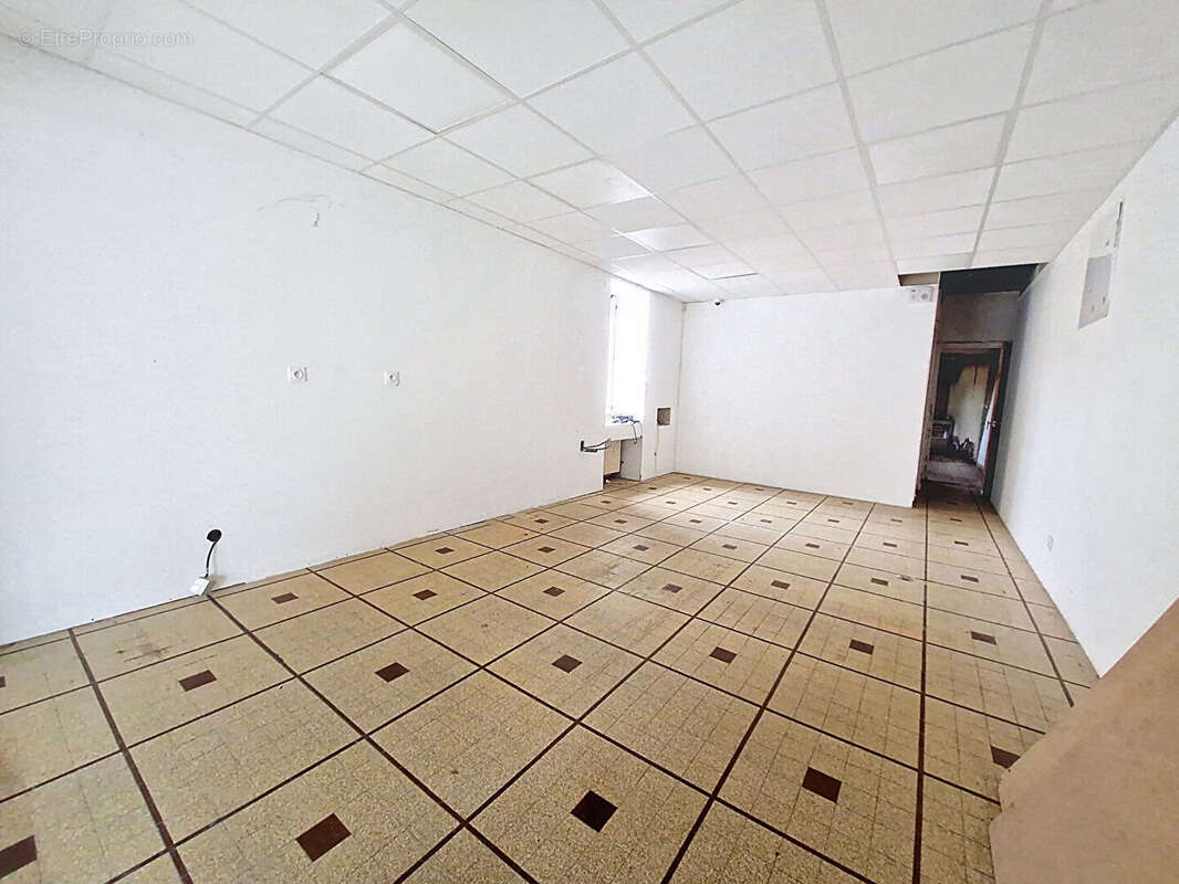 Appartement à MARCILLY-LE-CHATEL