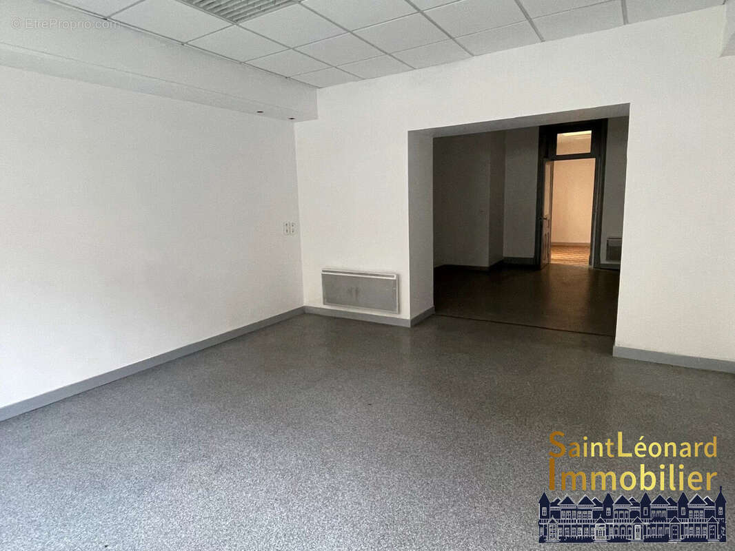 Commerce 49 m² à Fougeres  - photo 3