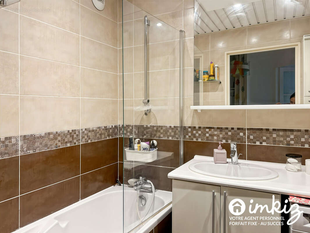 St-Maurice  T5  107 m²  balcon terrasse 2 parkings - photo 12