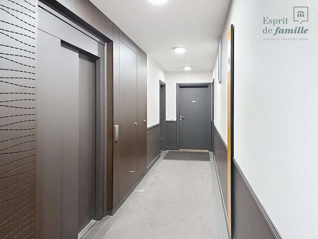 Croix-Rousse – Secteur Hénon,  T3, meublé, avec balcon, garage – Calme absolu - photo 12