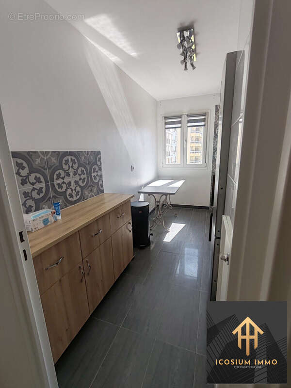 Appartement à CHARENTON-LE-PONT