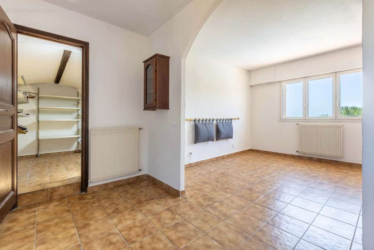 Maison à SAINT-LAURENT-DU-VAR