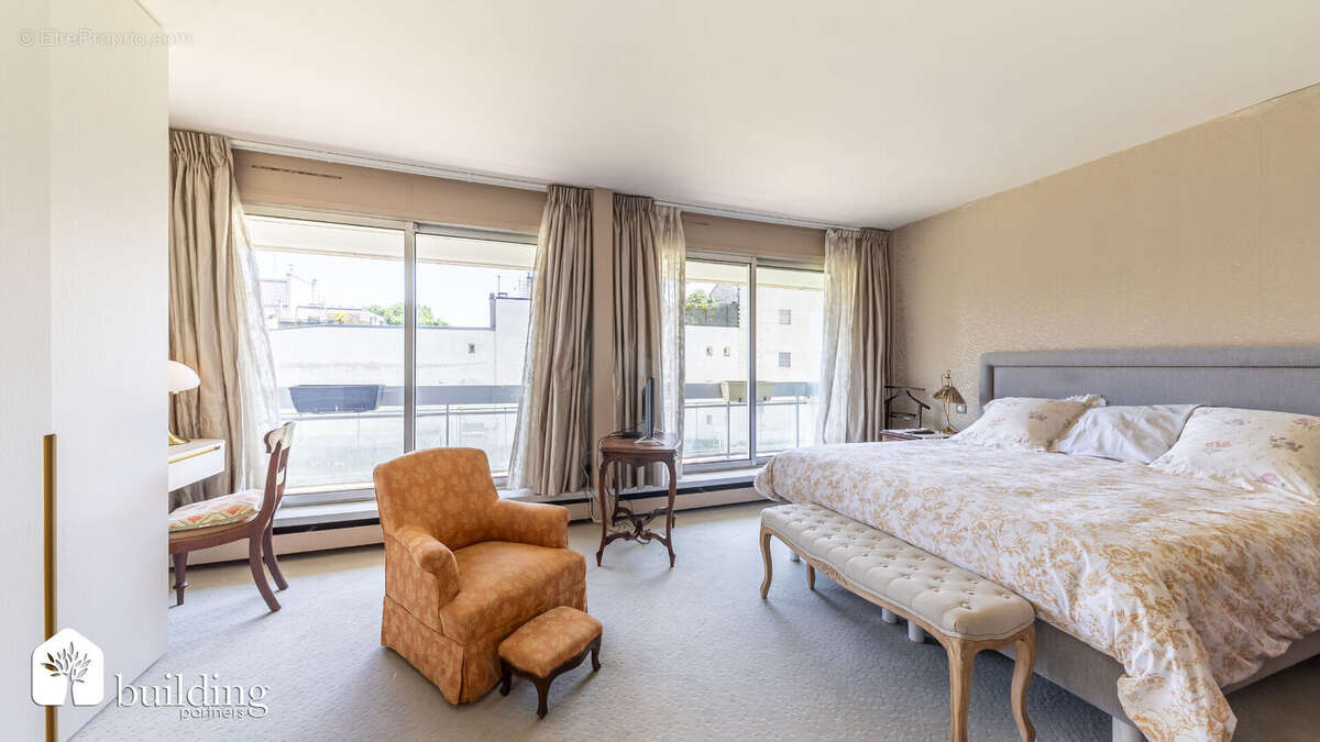 A vendre - Neuilly-sur-Seine Face Seine - Appartement 5 pièces de 108,14 m² avec 20 m² de balcon - photo 8