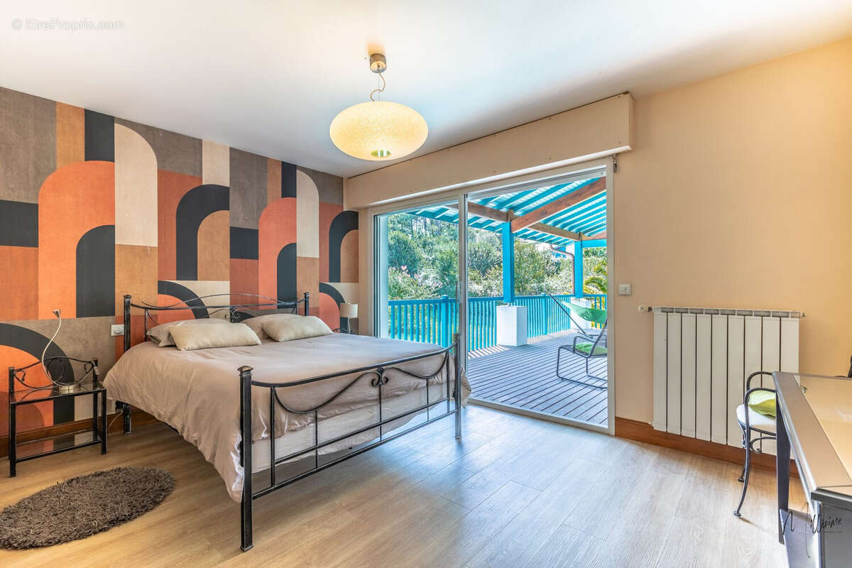 Maison 300 m² à Arcangues  - photo 9