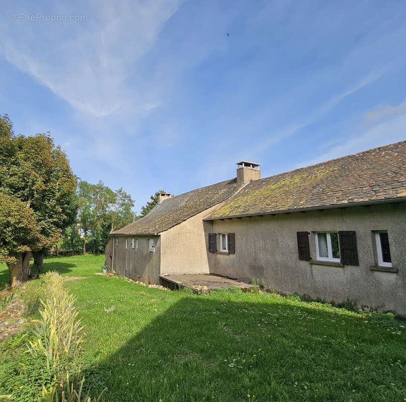 Maison à CALMONT