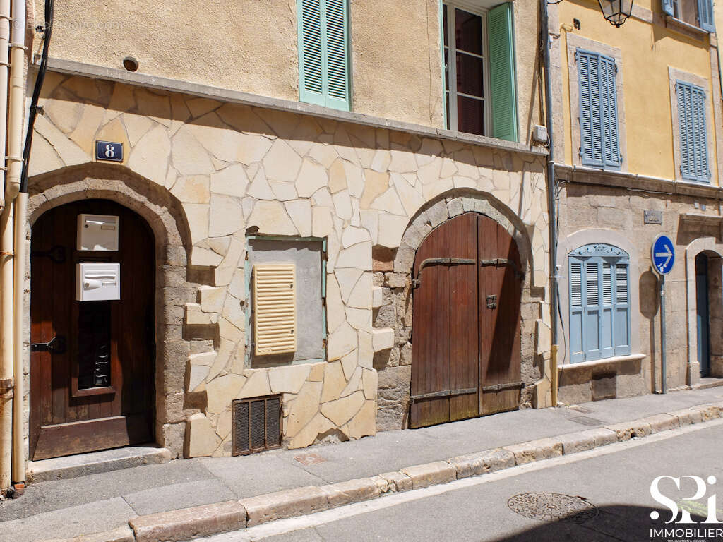 Hyeres - parcours des arts - murs commerciaux - 54 m2 - à vendre    entièrement rénové - photo 12