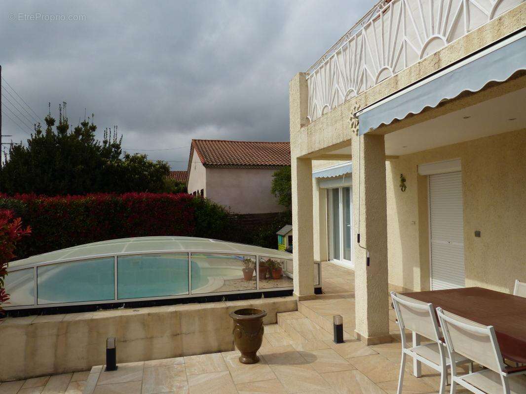 Villa de 229m2 habitable avec appartement independant en parfait etat avec jardin et piscine chauffee - photo 24