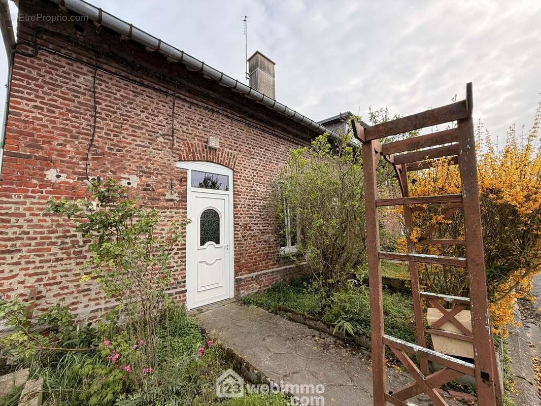 Maison d'une surface habitable de 149 m² comprenant ... - Maison à AULNOIS-SOUS-LAON