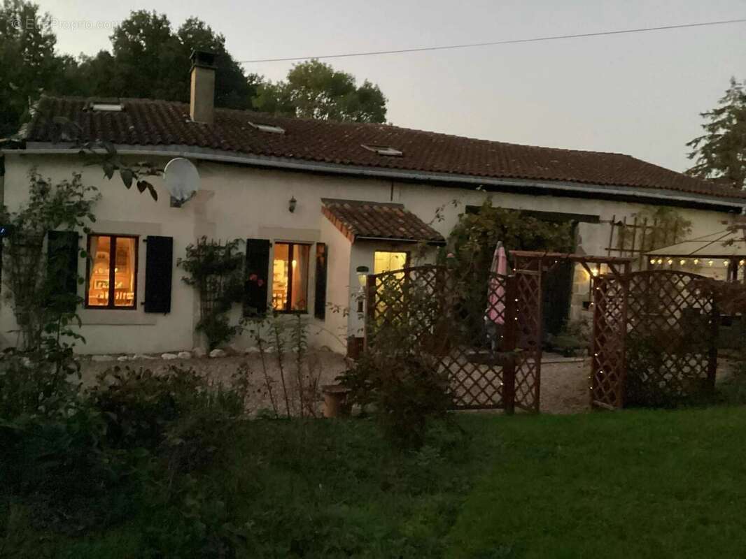 Maison à SAINT-ADJUTORY