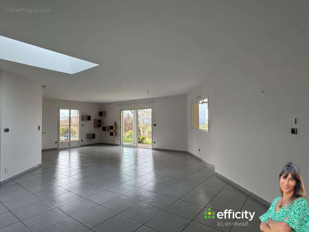 Maison 156 m² à Saint-Cyr-Les-Vignes  - photo 6