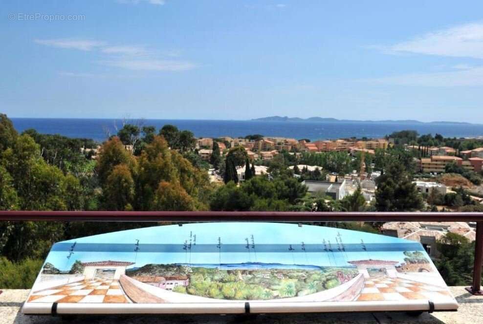 Appartement à LA LONDE-LES-MAURES