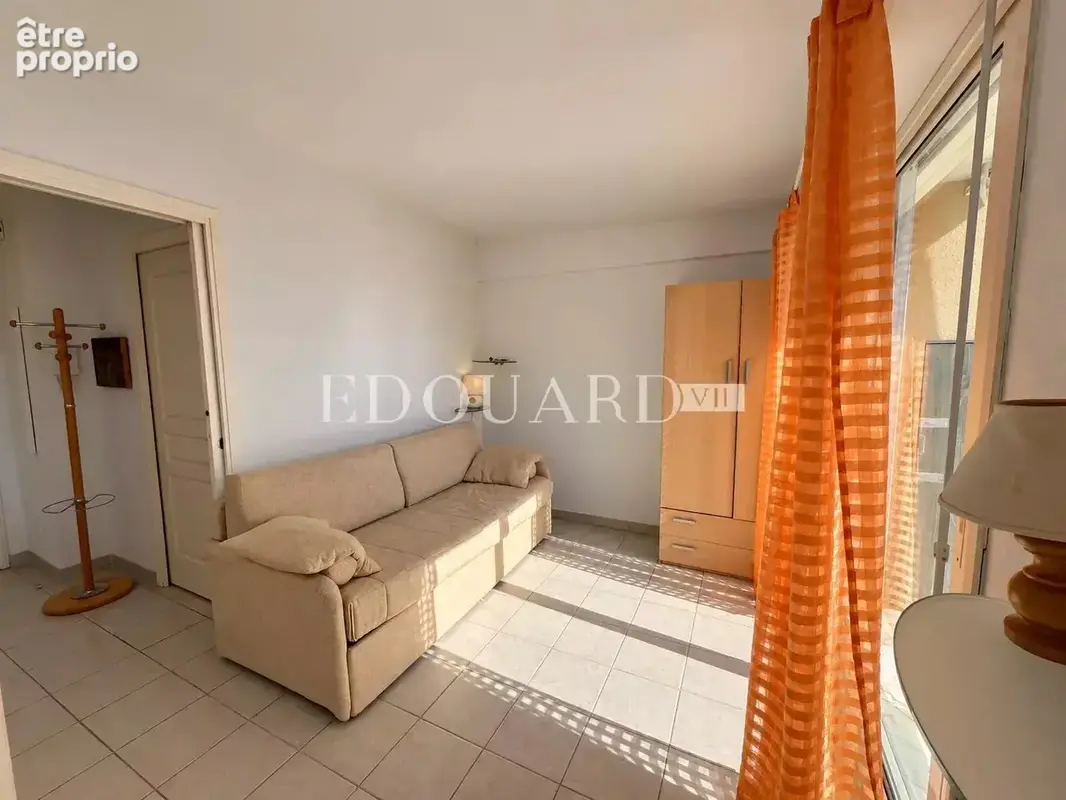 En exclusivité deux pièces en dernier étage avec spacieuse terrasse, cave et parking, à quelques pas des plages - photo 18