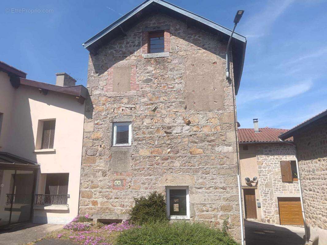 Maison à SAINT-BONNET-LE-CHATEAU