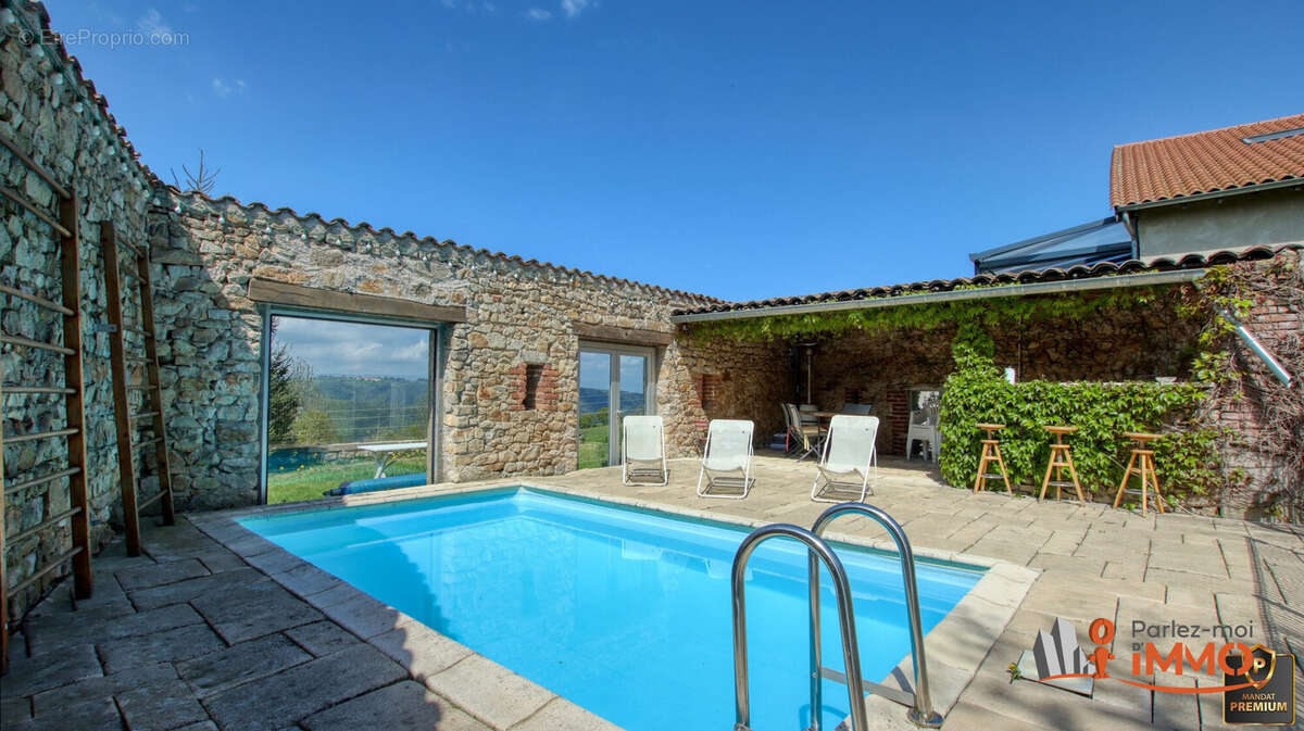 Maison 380 m² à Roche-La-Moliere  - photo 5