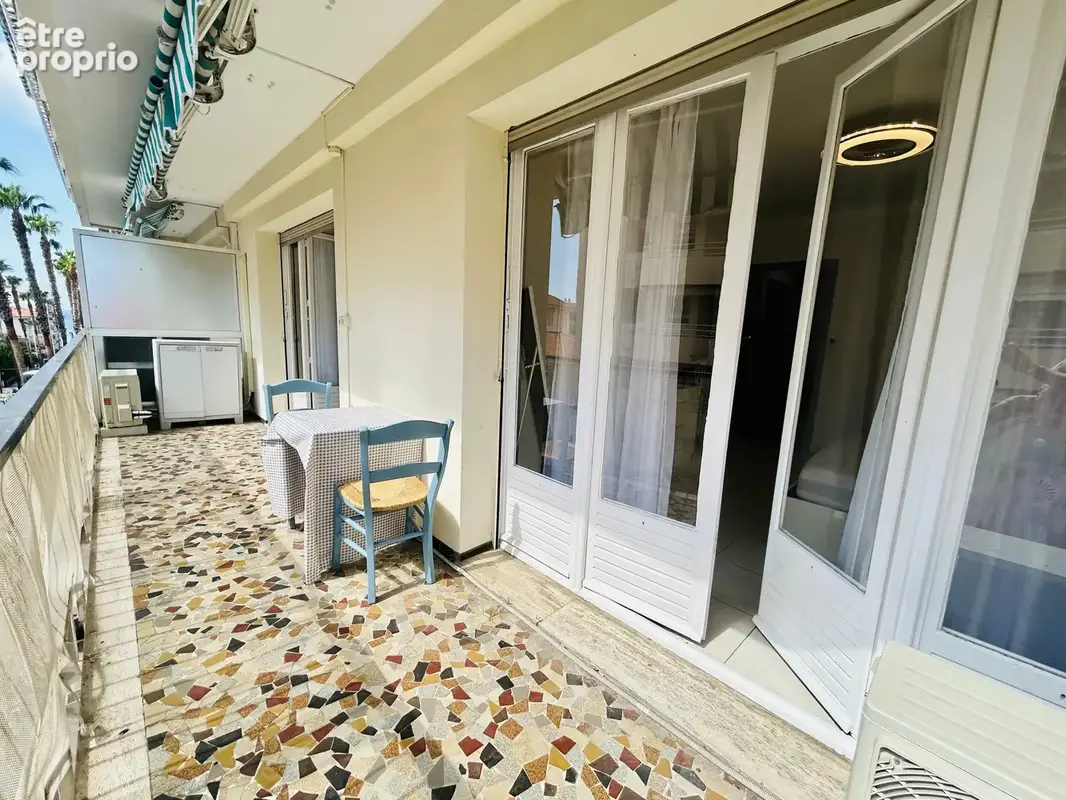 A vendre - juan les pins centre -  grand 2 pieces - cave - mer - photo 9