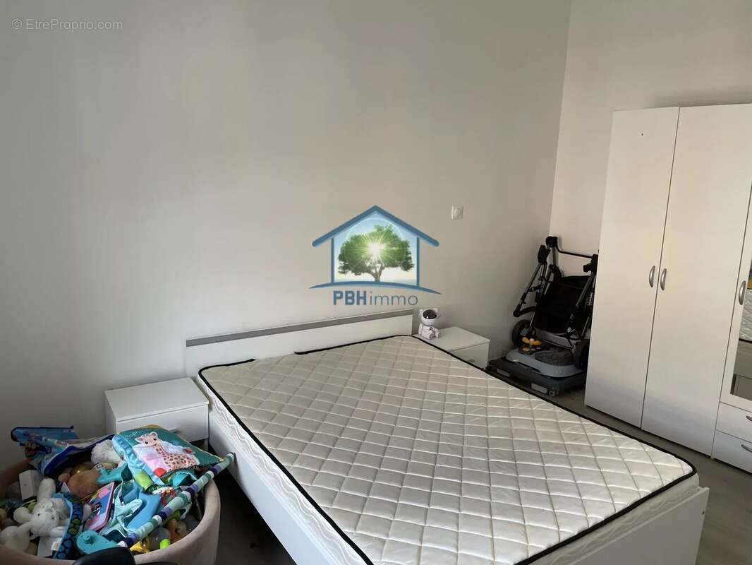 La Ricamarie Immeuble 3 appartements, commerce, 2 garages - photo 5