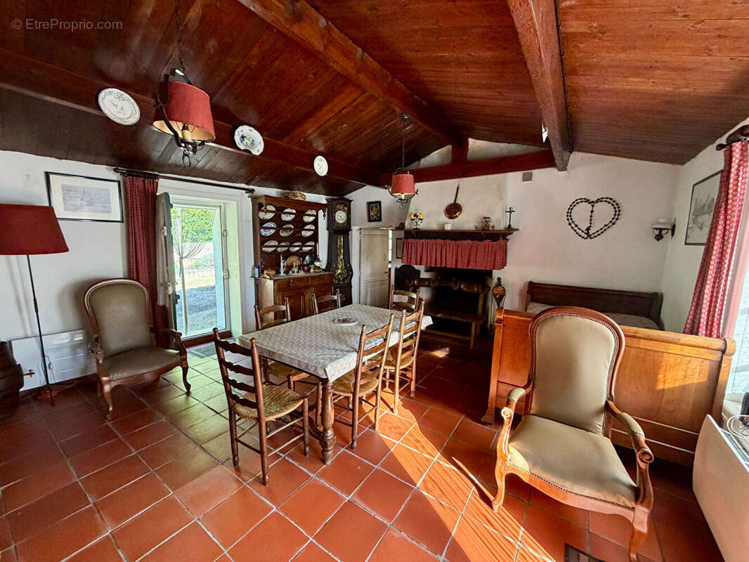 Maison à COMMEQUIERS