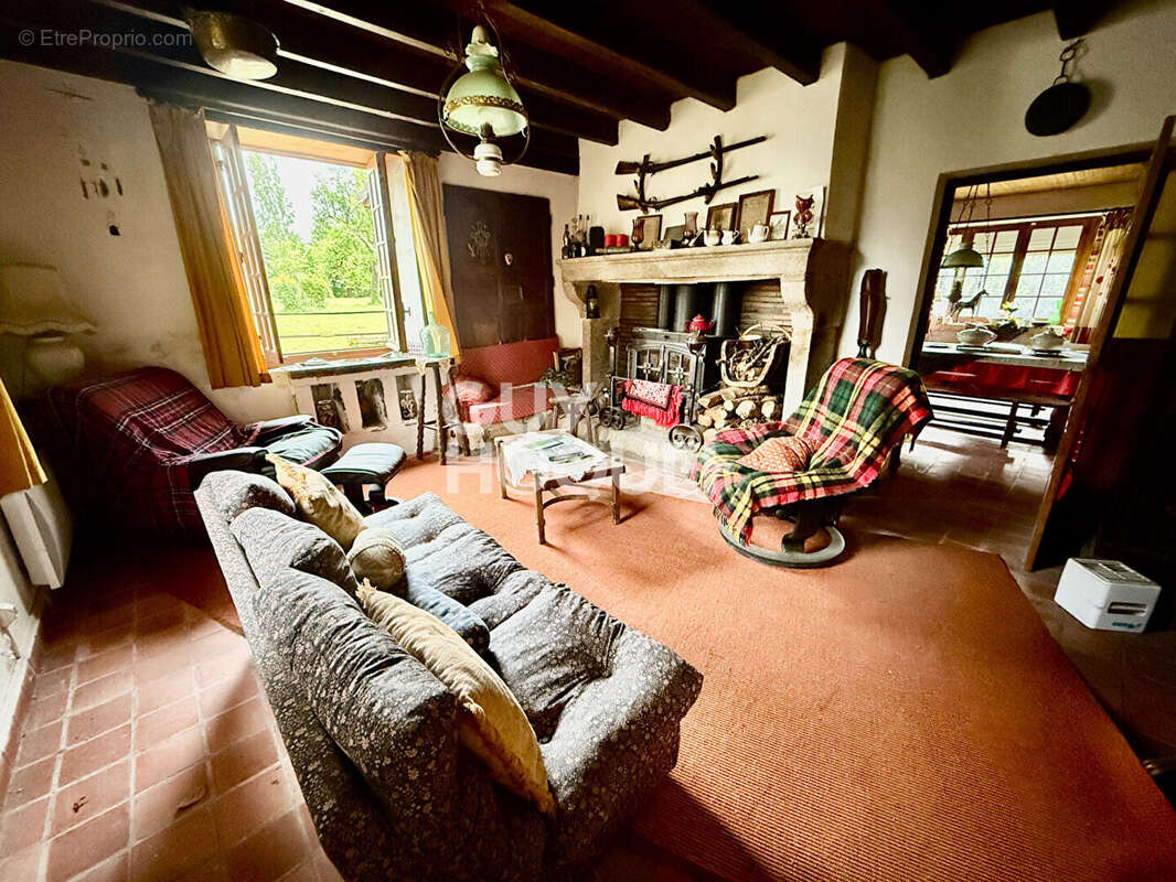 Maison à SERMENTIZON