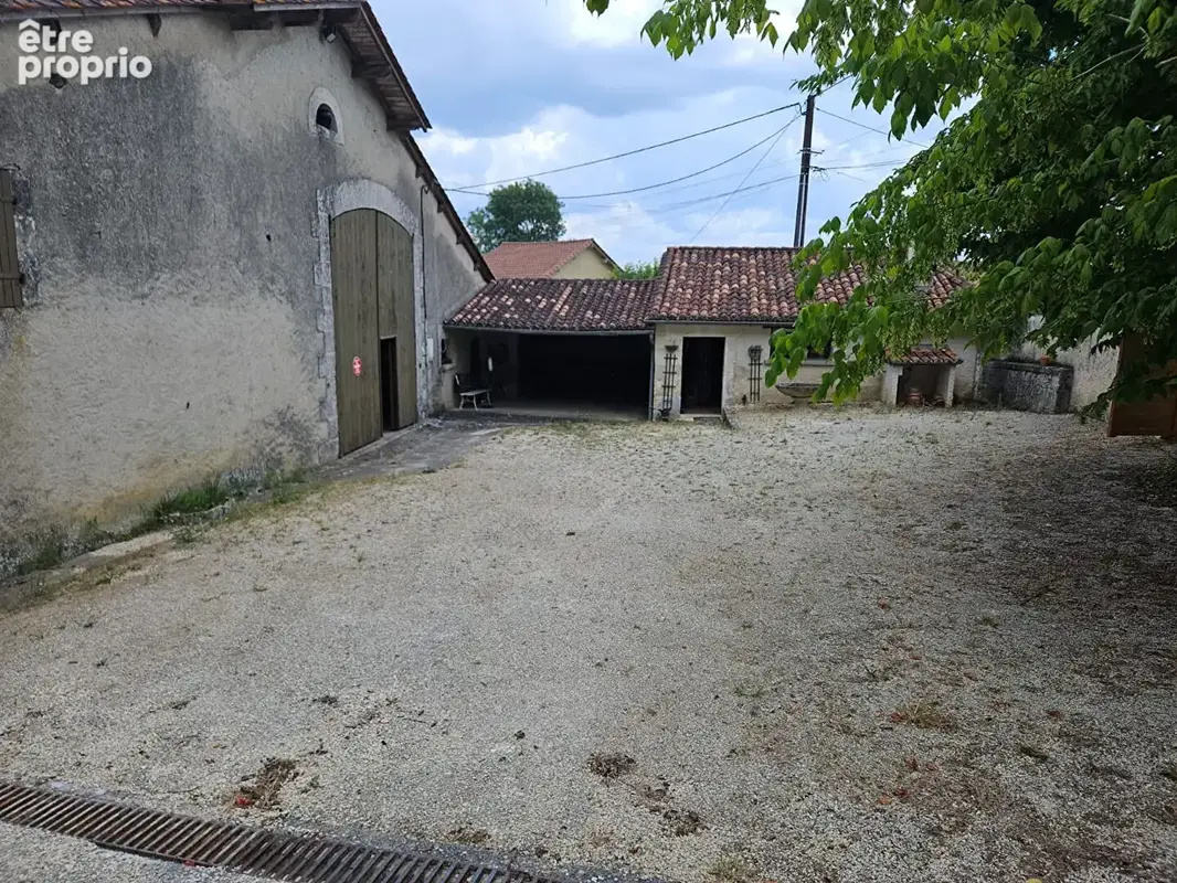 Grange et dépendances à fort potentiel au ceur du périgord vert - photo 2