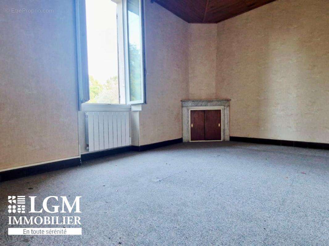 Appartement À Vendre T 4 + 16 m2 de terrasse et une cave de 30m2 - photo 9