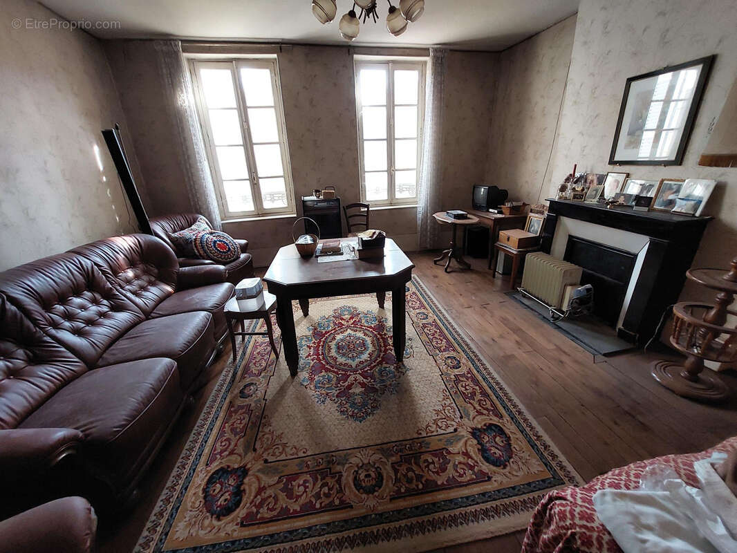 Maison à SOUVIGNY
