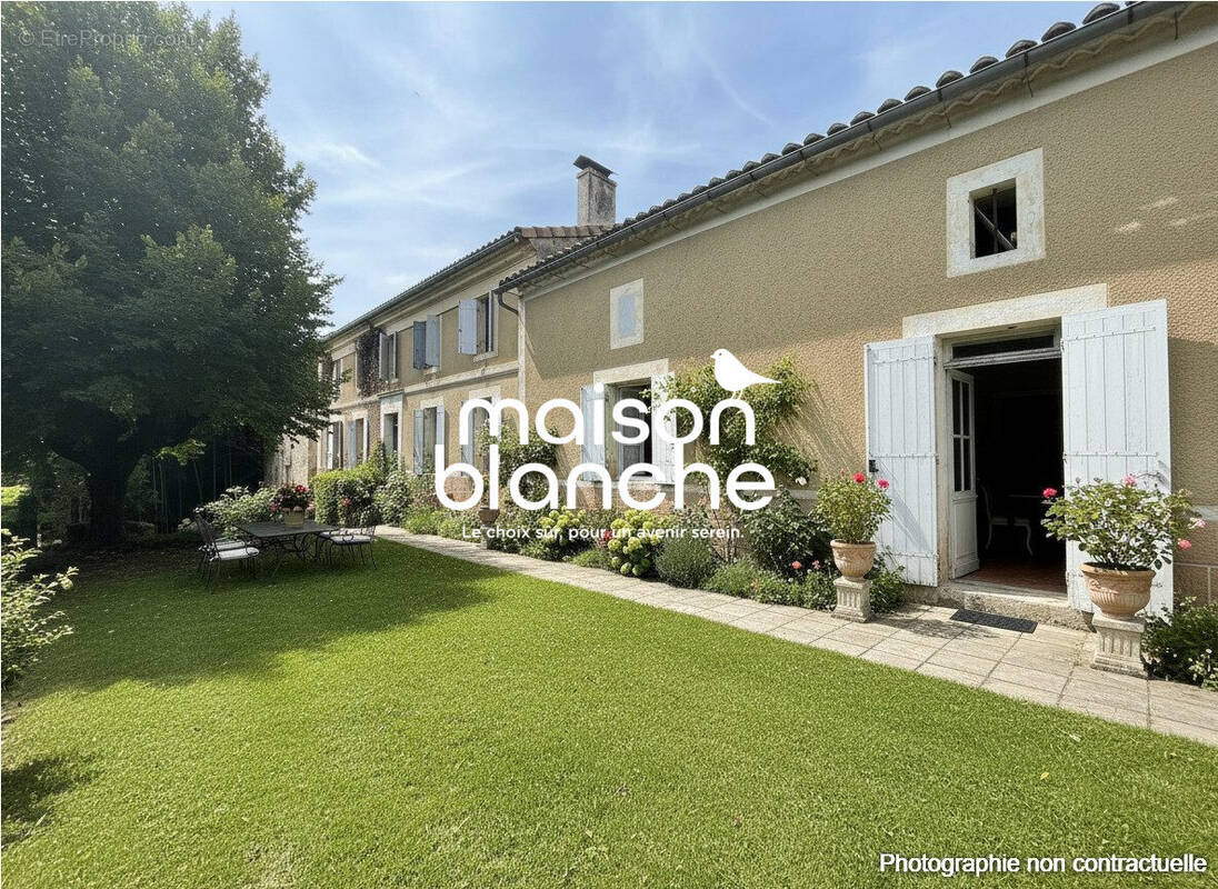 Maison à SAINT-PHILIPPE-D'AIGUILLE
