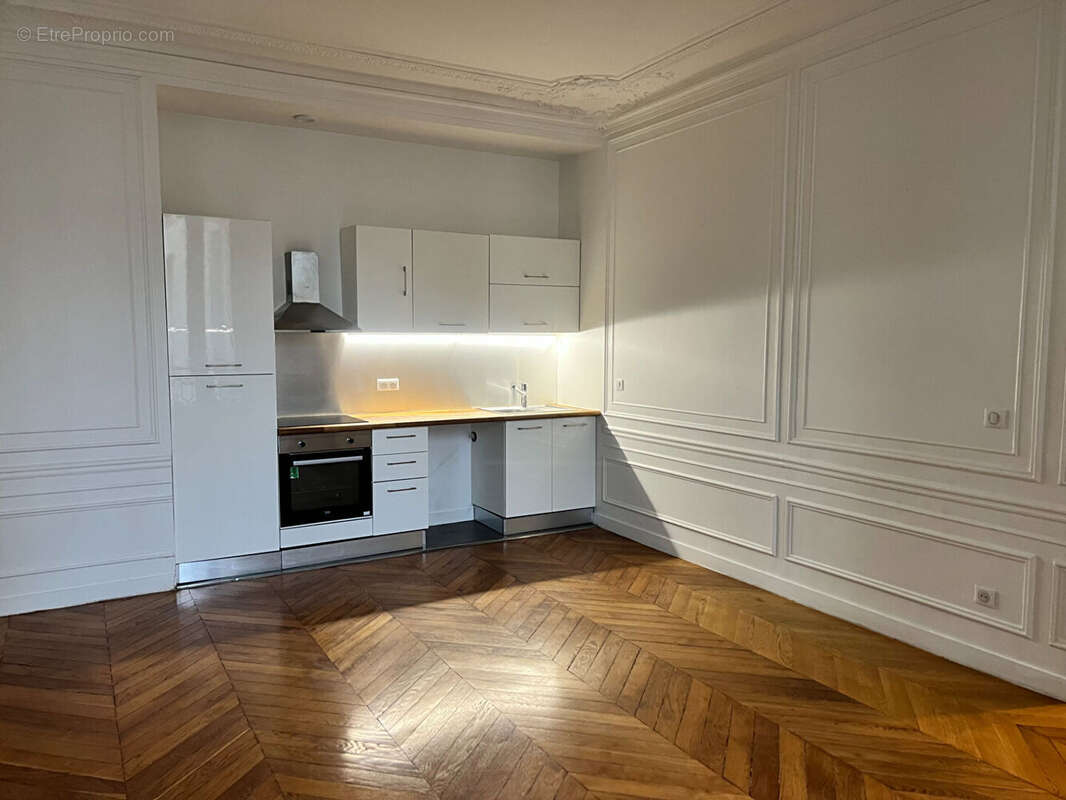 Appartement à PARIS-14E