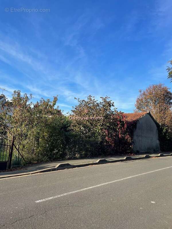 Terrain à VILLIERS-SUR-ORGE