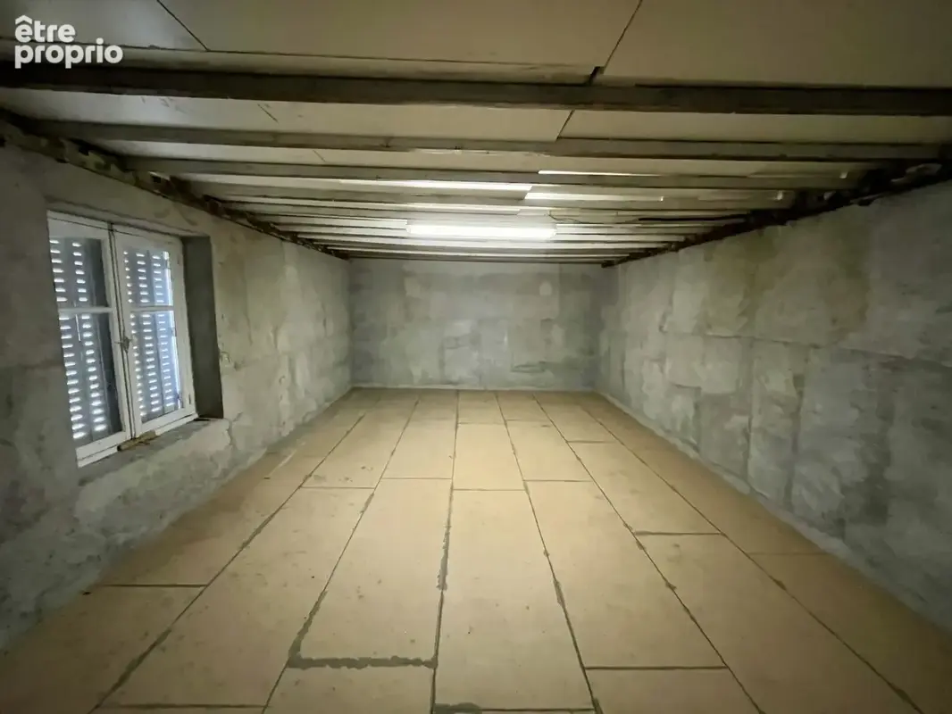 Centre de Craponne, maison individuelle à rénover avec dépendances sur terrain de 800m2. - photo 16
