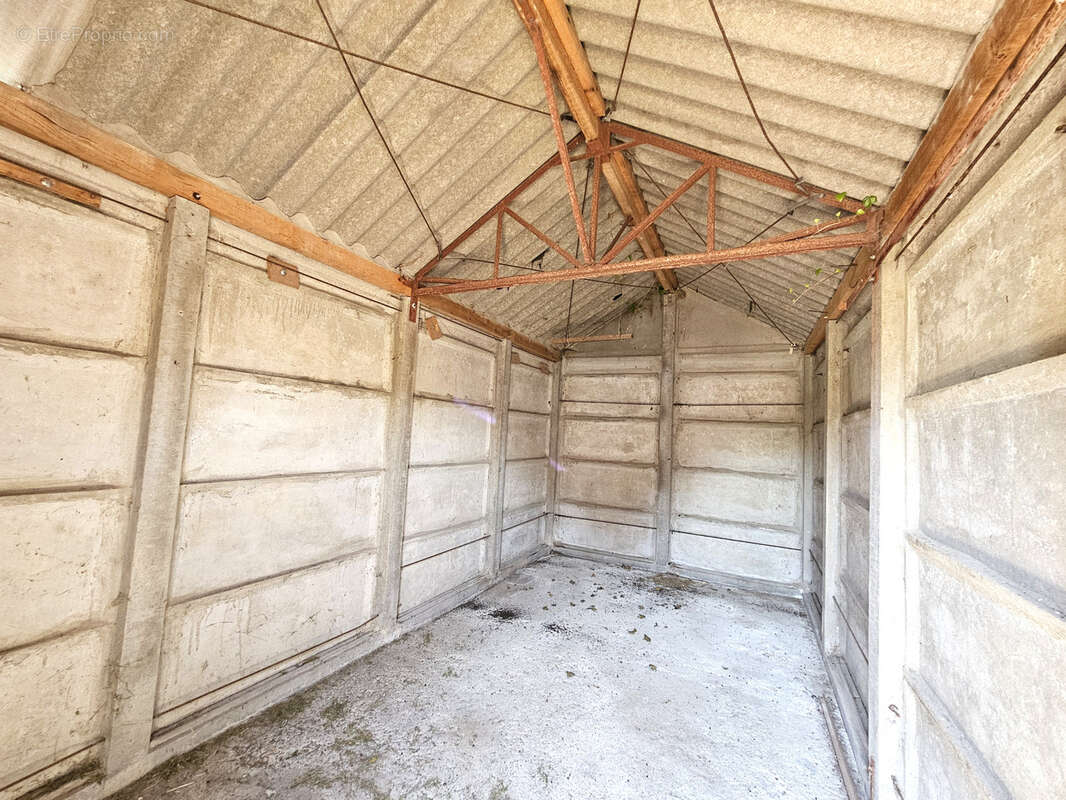 Maison - Jardin - Garage - photo 12