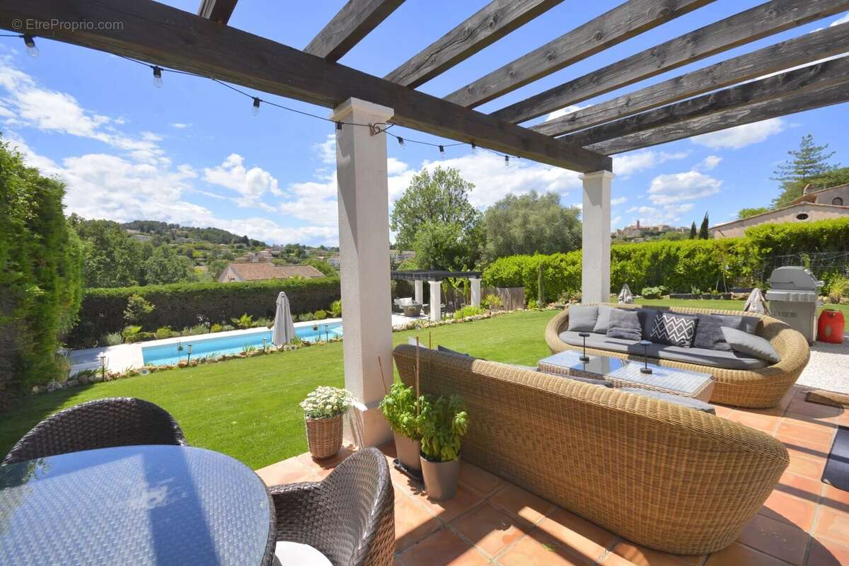 Maison à VALBONNE