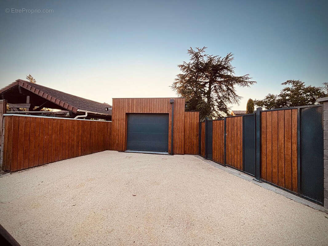 Maison à REVENTIN-VAUGRIS