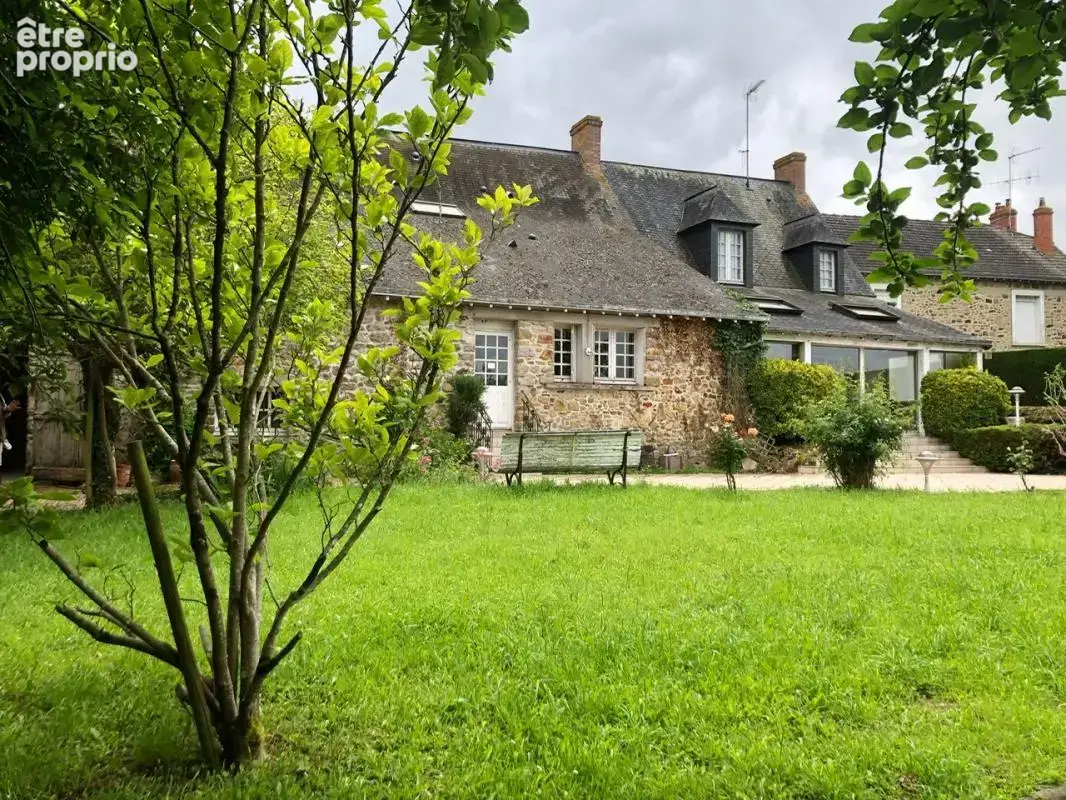 À Vendre : Maison Bourgeoise de Caractère au Coeur de Vaiges - photo 2