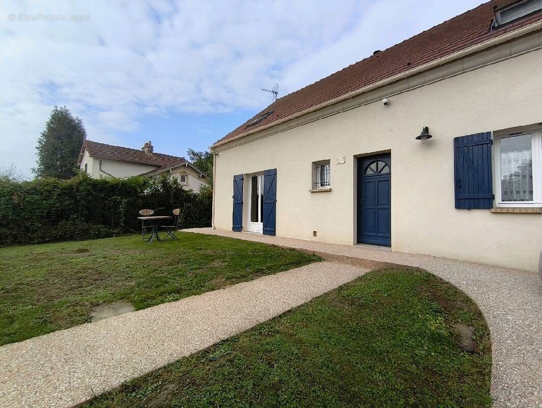 Maison à NESLES-LA-VALLEE