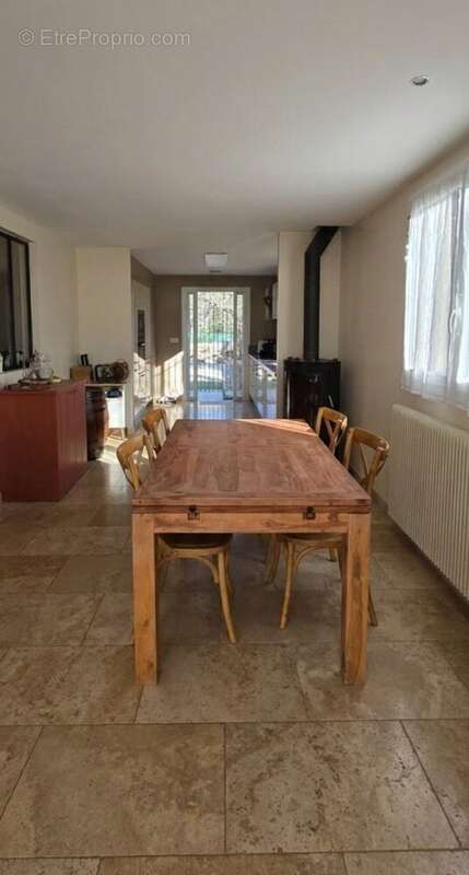 Maison à CHATEAUNEUF-VILLEVIEILLE