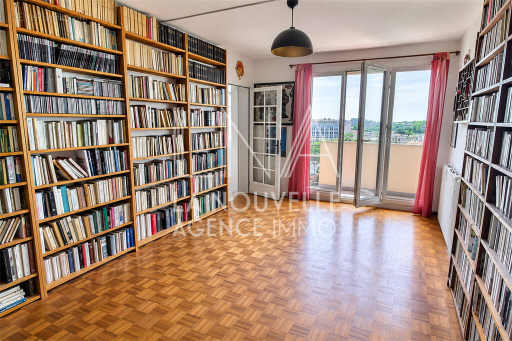 Appartement à LES LILAS