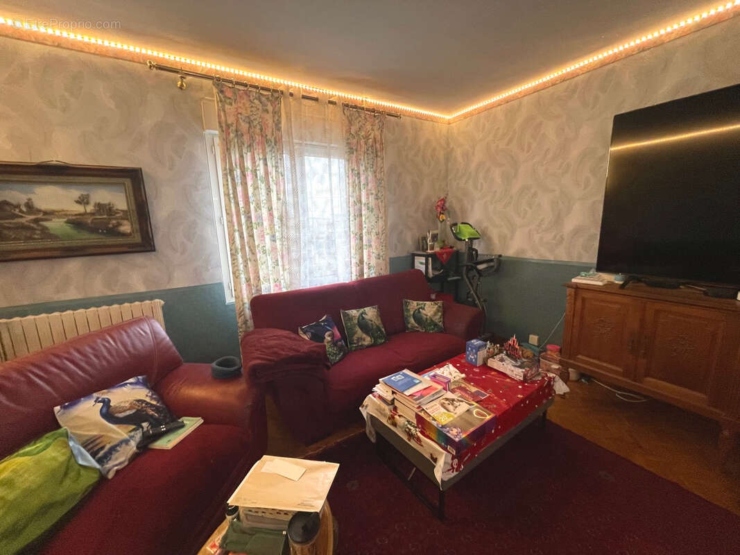 Maison 213m²  Créez Deux Espaces de Vie Indépendants à Yzeure - photo 4