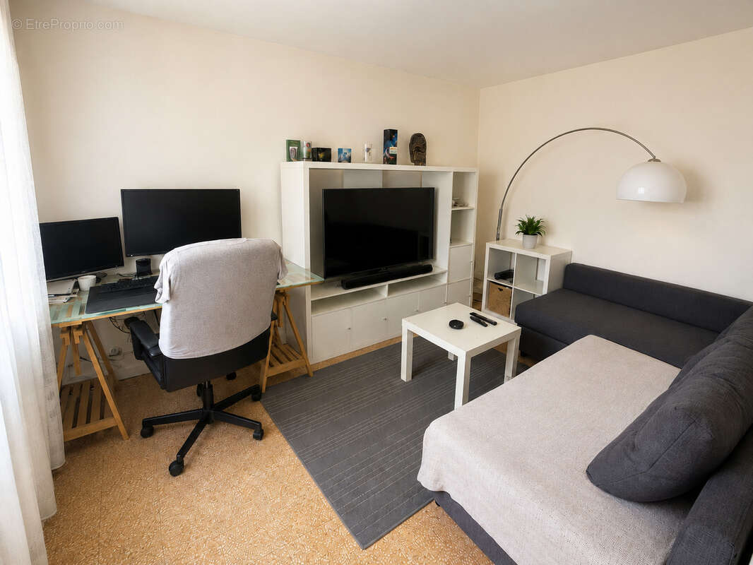 A vendre - Appartement de type 3 en rez-de-jardin (bas de villa) - La Seyne sur mer 83500 - photo 4