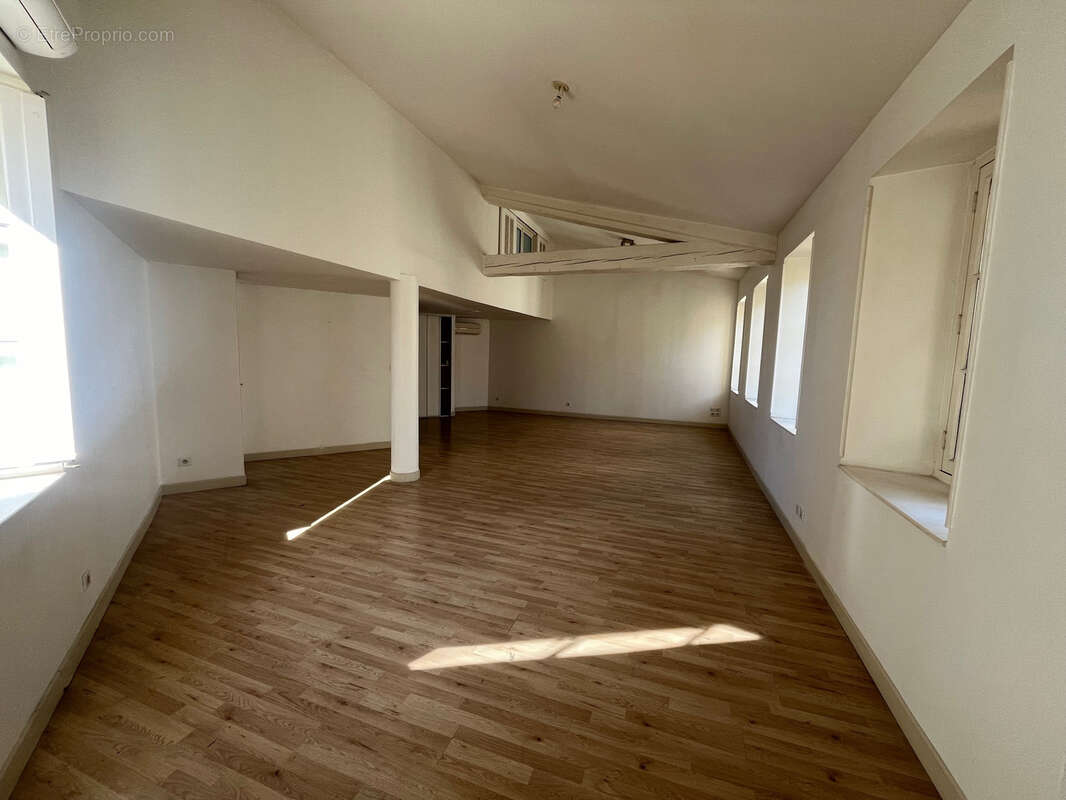 Appartement à MARSEILLE-2E